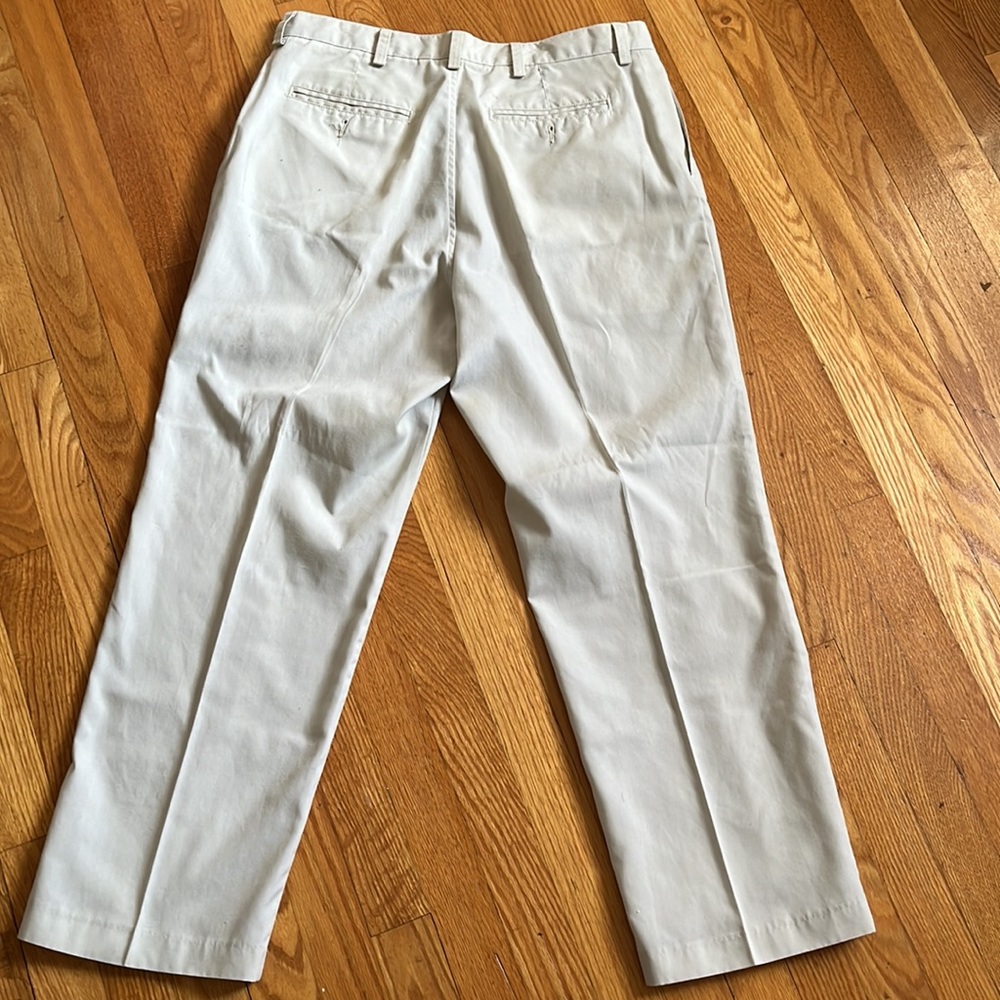 Men’s Haggar beige khaki pants lightweight pants like new